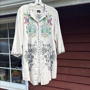BIYA Embroidered Button-Up Tunic